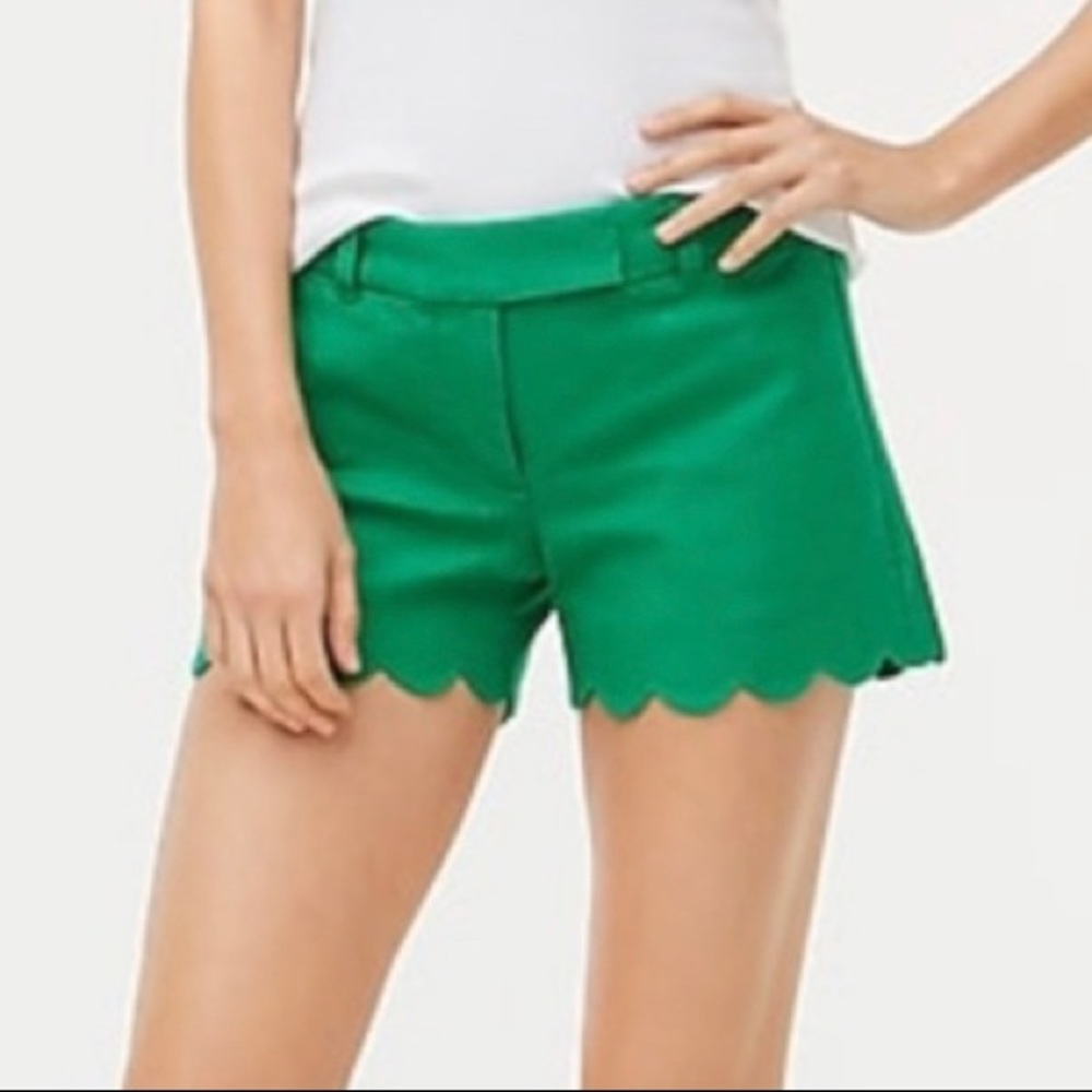 J. Crew | Kelly Green Linen Blend Scallop Hem Shorts - Picture 3 of 11